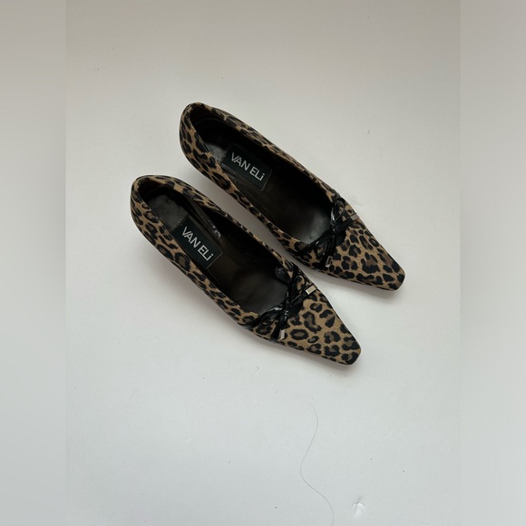 VanEli spool heel pumps in leopard print with black bow detail size 6-1/2. - Picture 9 of 9